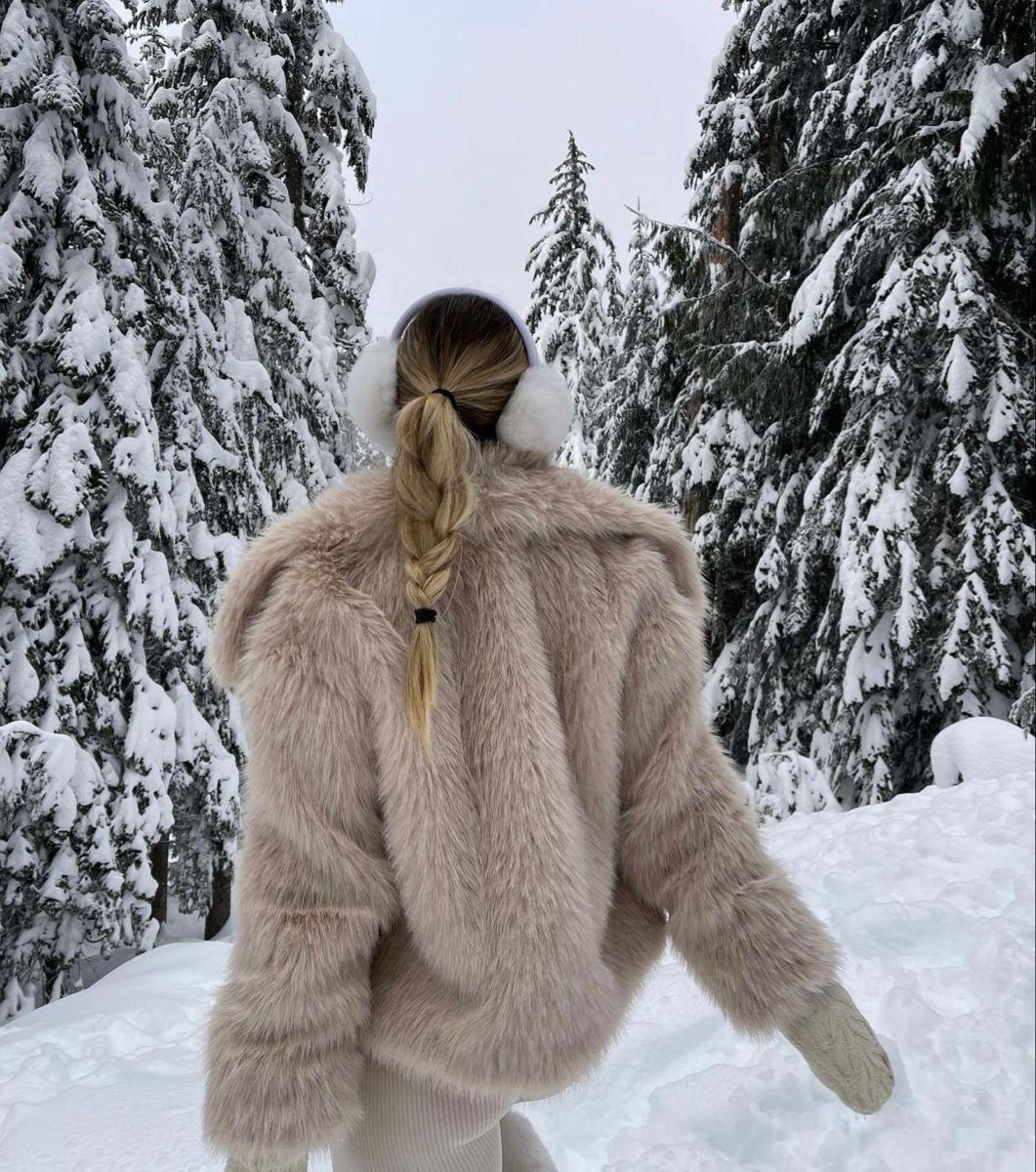 Pellushi “Snow Bunny”