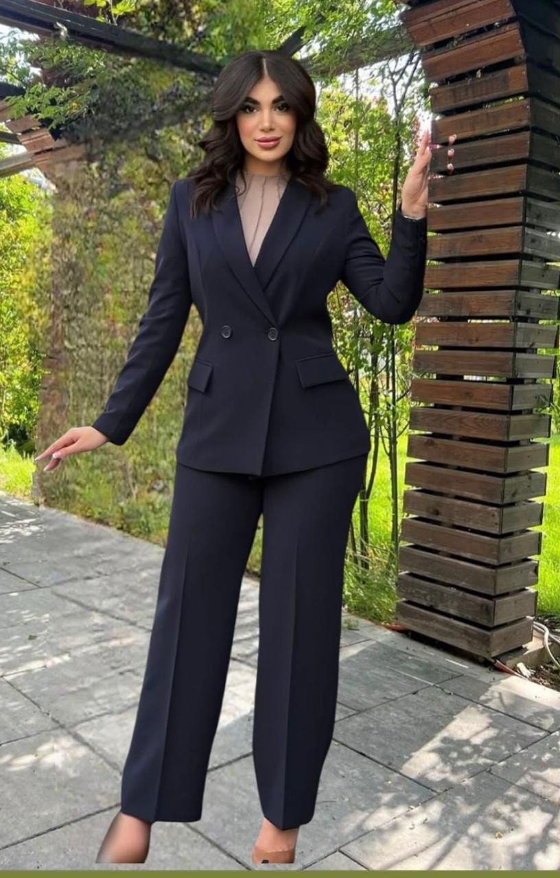 Kostumi “Executive Chic”