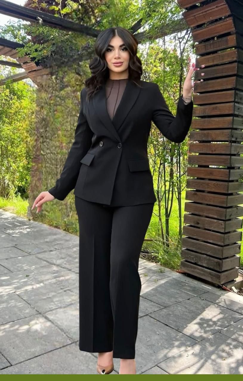 Kostumi “Executive Chic”