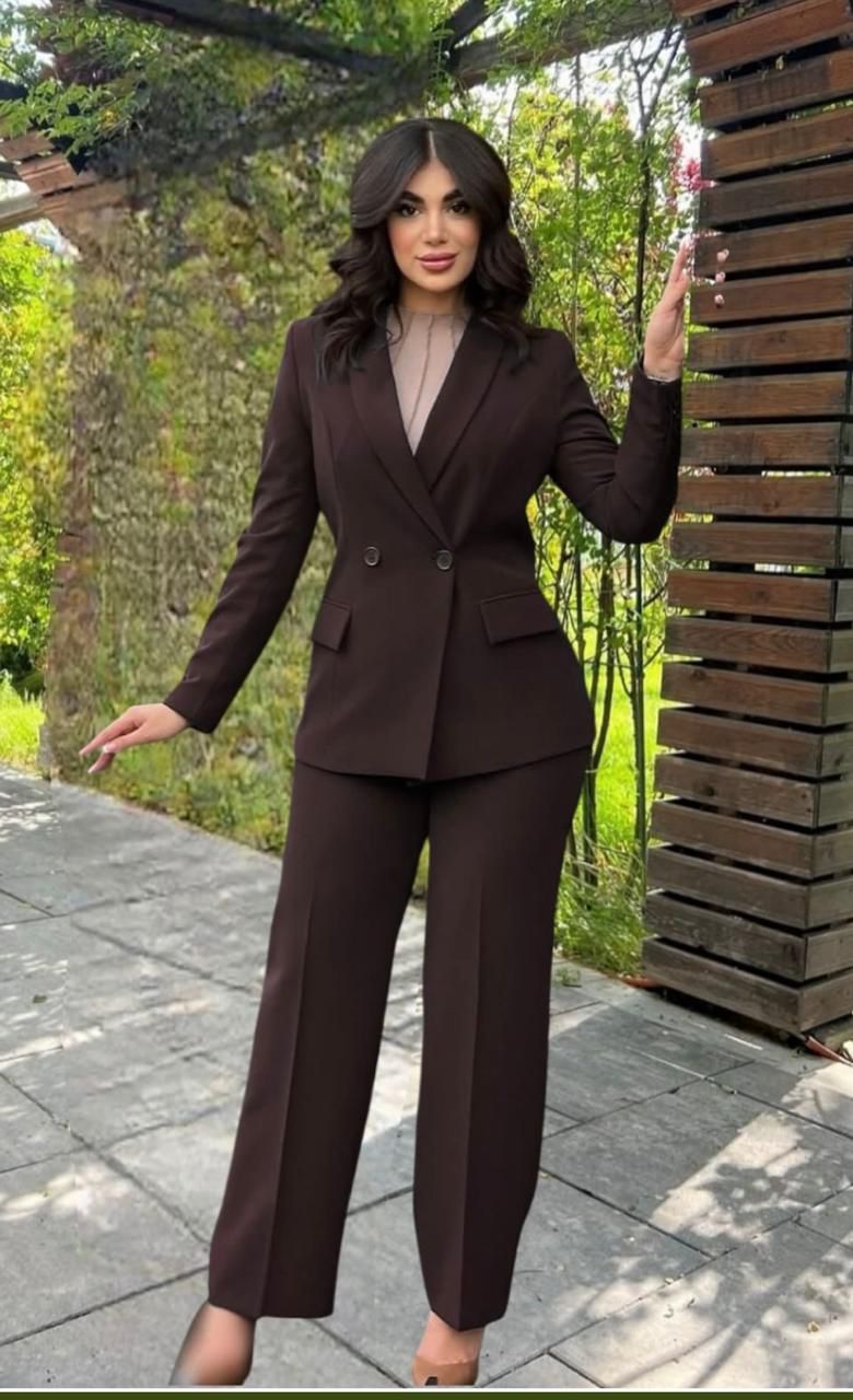 Kostumi “Executive Chic”