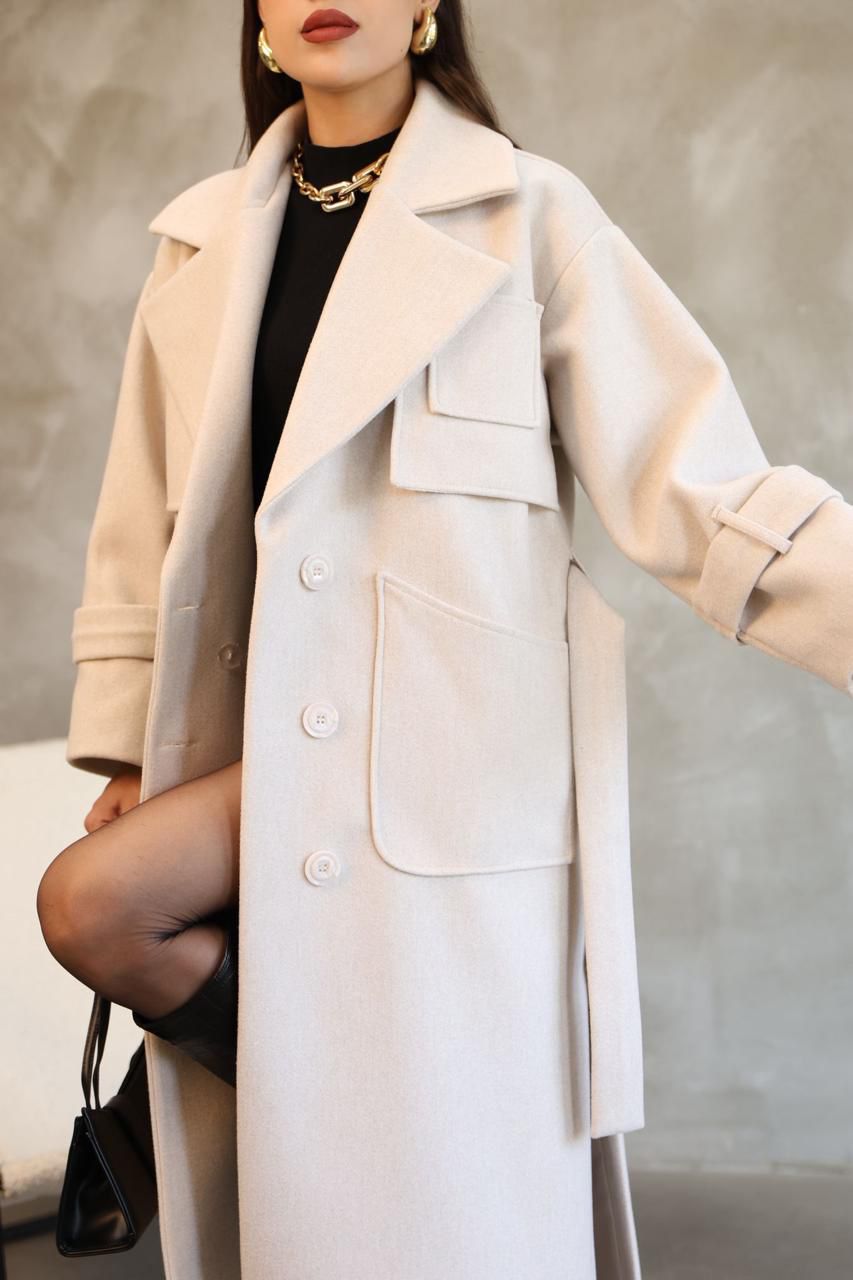 Pallto “Structured Elegance”