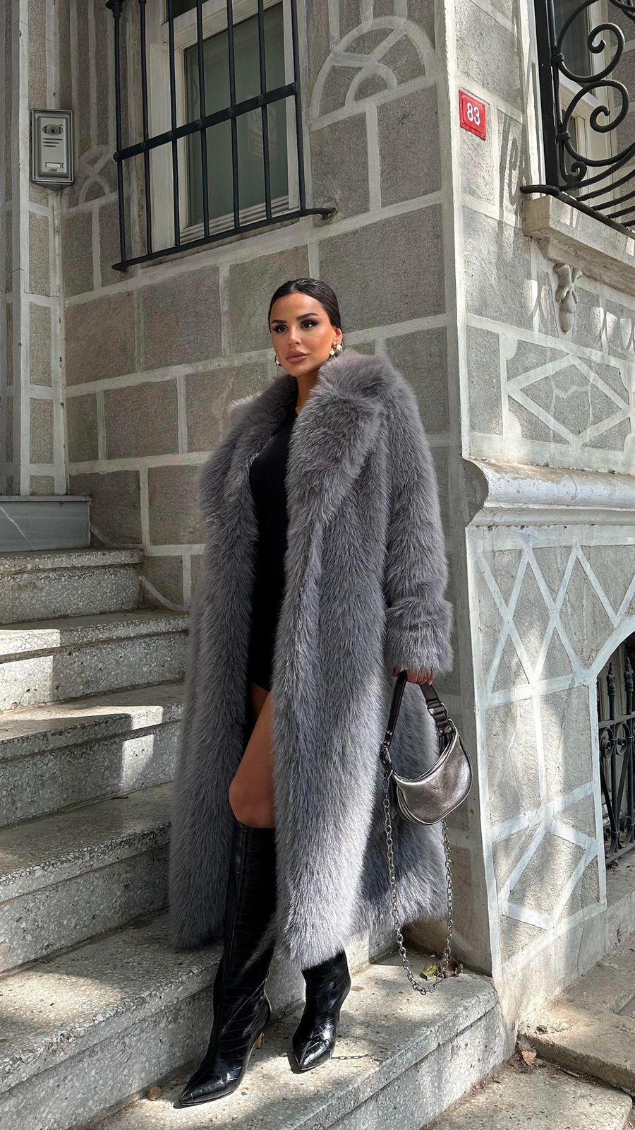 Pallto Pëllushi “Royal Luxe Long Coat”