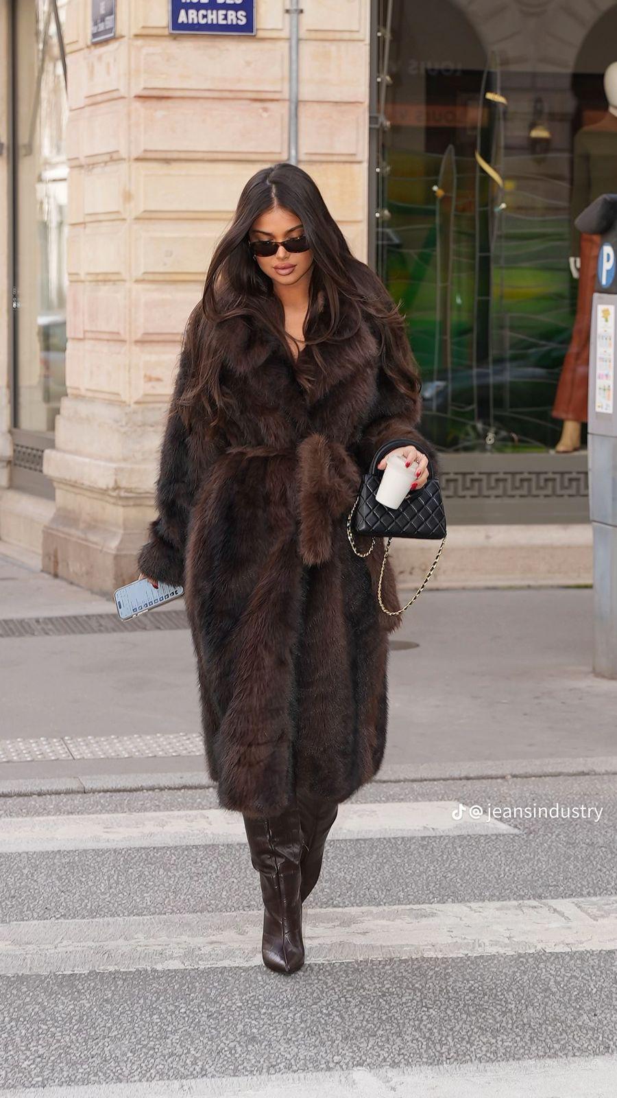 Pallto Pëllushi “Velvet Fox Grand Coat”